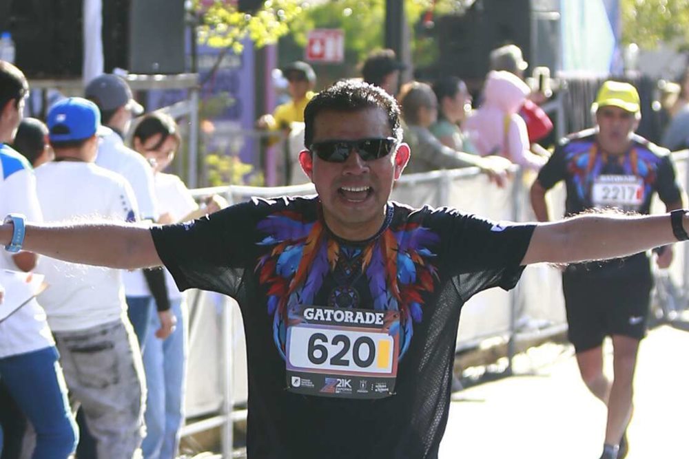 Lalo Solo crossing a marathon finish line